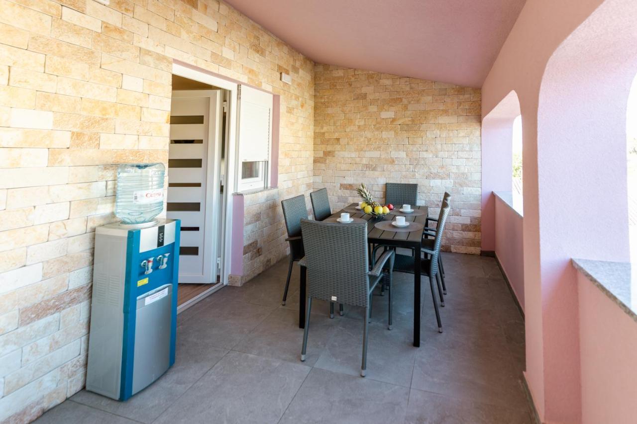 Apartman Laura Vir Bagian luar foto