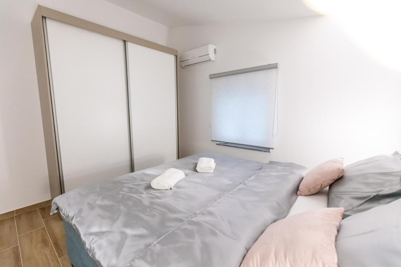 Apartman Laura Vir Bagian luar foto